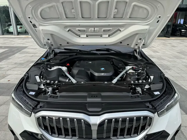 BMW 5 Series — Фото автомобиля 19