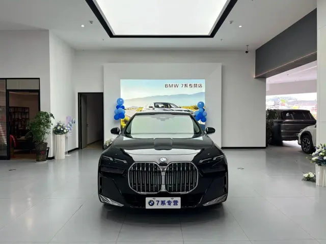 BMW 7 Series — Фото автомобиля 2