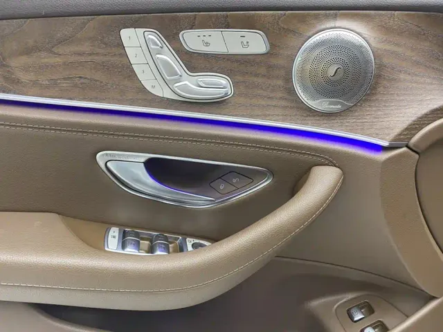 Mercedes-Benz E-Class — Фото автомобиля 25