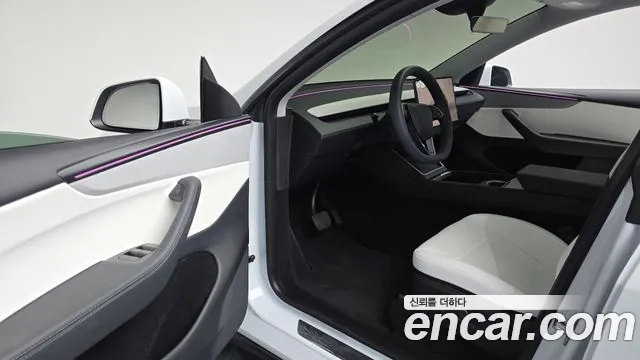 Tesla Model Y — Фото автомобиля 14