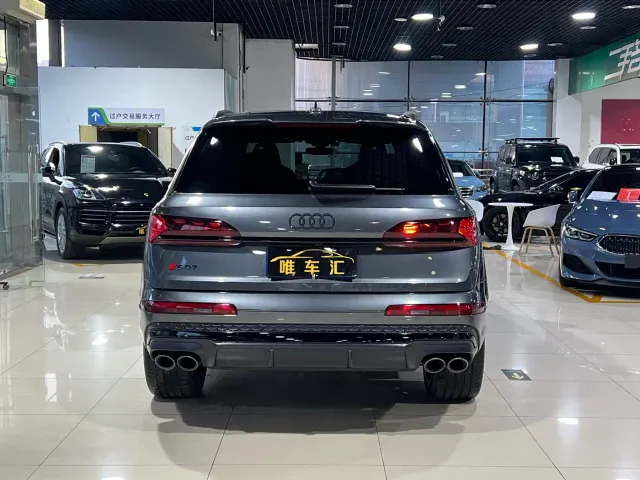 Audi SQ7 — Фото автомобиля 5