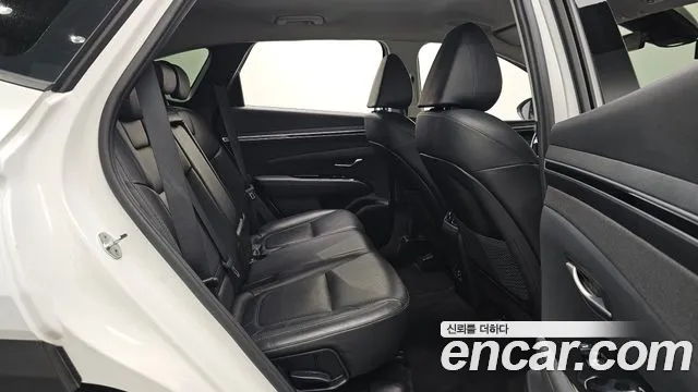 Hyundai Tucson Tucson (NX4) Бензин 1.6 турбо 2WD — Фото автомобиля 12