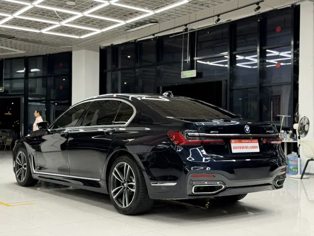 BMW 7 Series — Фото автомобиля 4