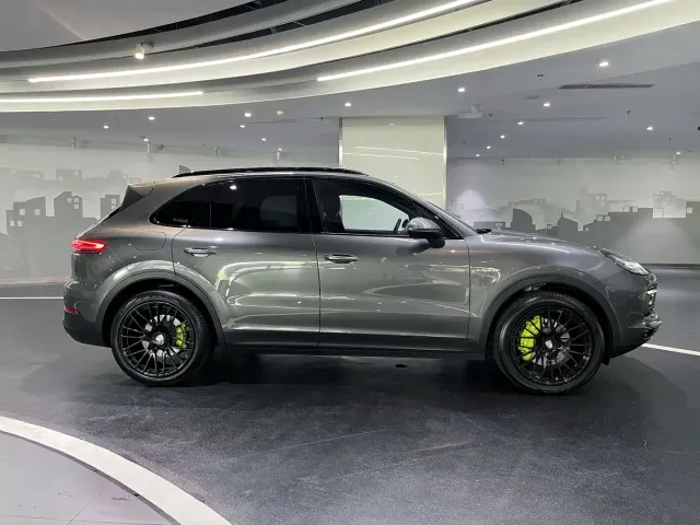 Porsche Cayenne — Фото автомобиля 3