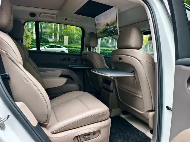 Li Auto i8 — Фото автомобиля 8
