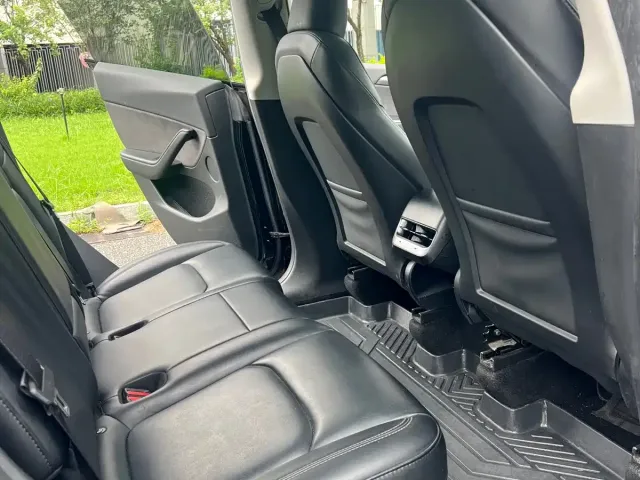 Tesla Model Y — Фото автомобиля 11