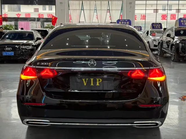 Mercedes-Benz E-Class — Фото автомобиля 8