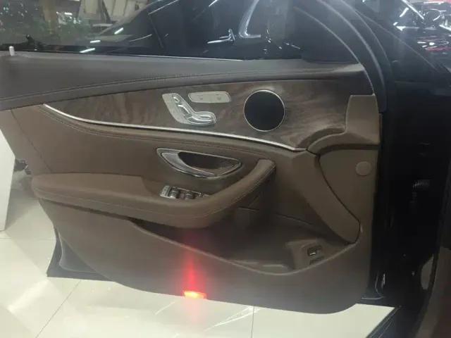 Mercedes-Benz E-Class — Фото автомобиля 7