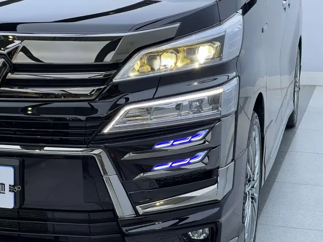Toyota Vellfire — Фото автомобиля 6
