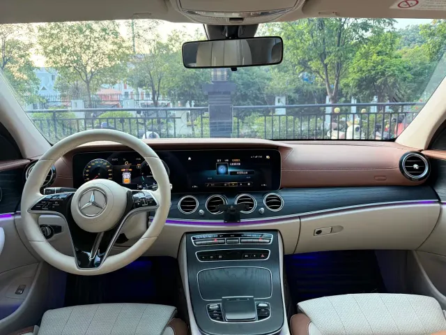 Mercedes-Benz E-Class — Фото автомобиля 11