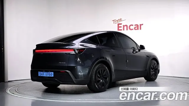 Tesla Model Y — Фото автомобиля 2