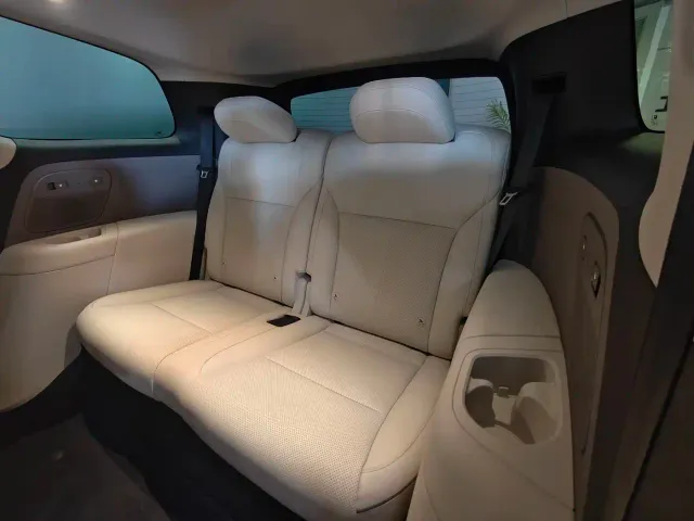Li Auto i8 — Фото автомобиля 7