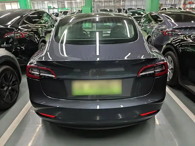 Tesla Model 3 — Фото автомобиля 5