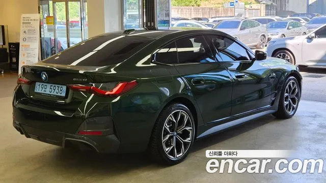 BMW i4 — Фото автомобиля 2