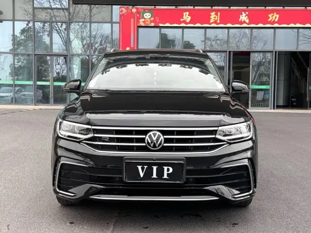 Volkswagen Tiguan L — Фото автомобиля 2