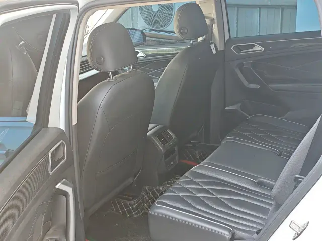 Volkswagen Tiguan L — Фото автомобиля 9