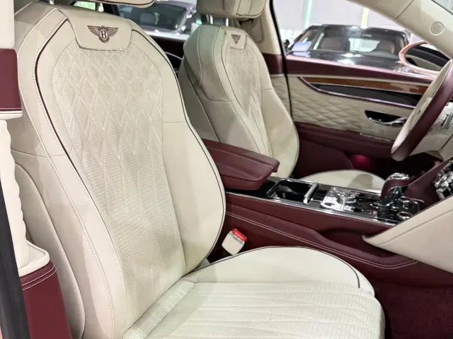 Bentley Flying Spur — Фото автомобиля 18