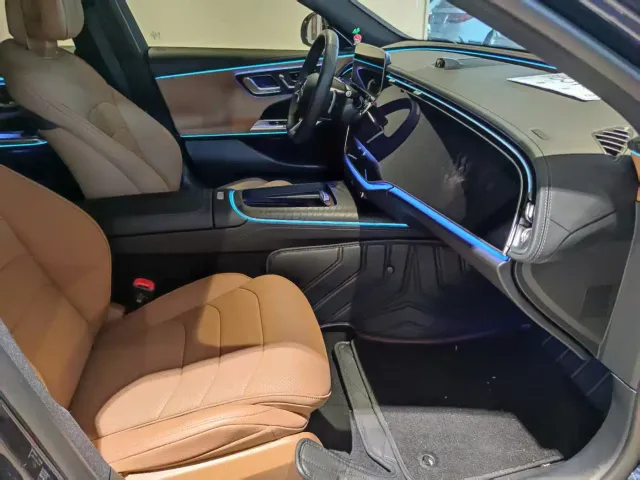 Mercedes-Benz E-Class — Фото автомобиля 12
