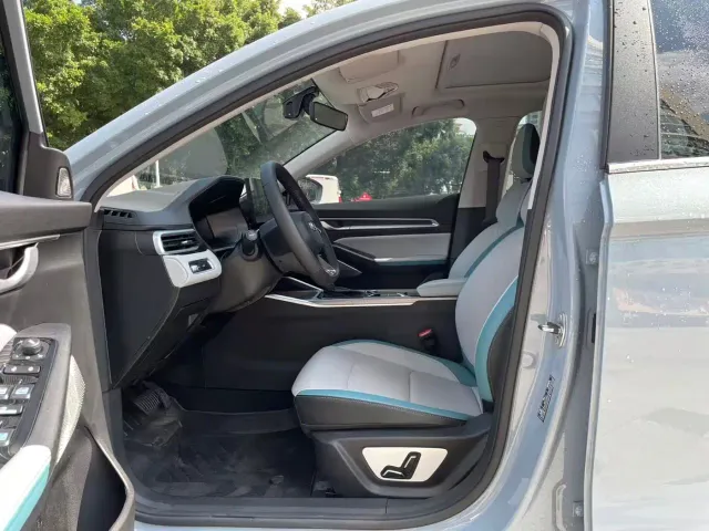 Geely Emgrand — Фото автомобиля 8