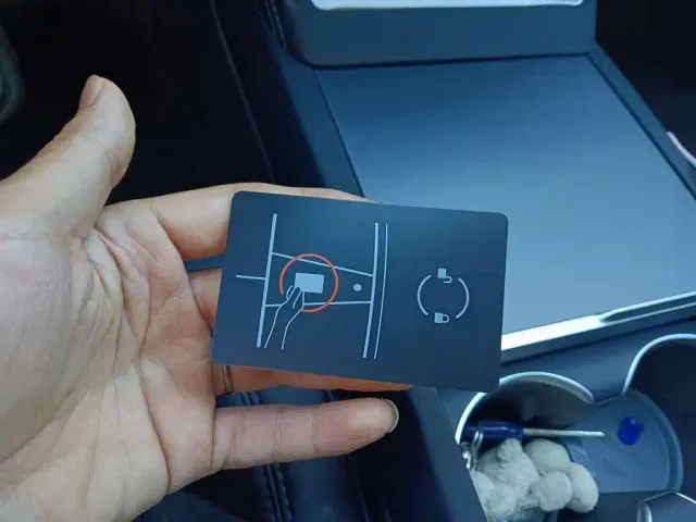 Tesla Model 3 — Фото автомобиля 9