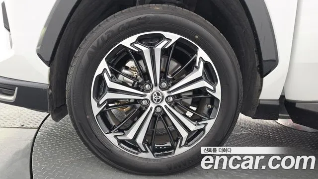 Toyota RAV4 — Фото автомобиля 5
