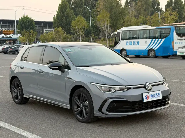 Volkswagen Golf — Фото автомобиля 16
