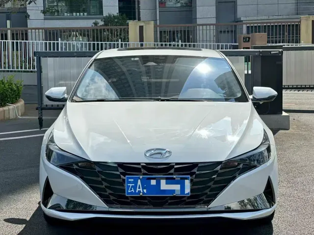 Hyundai Elantra — Фото автомобиля 2