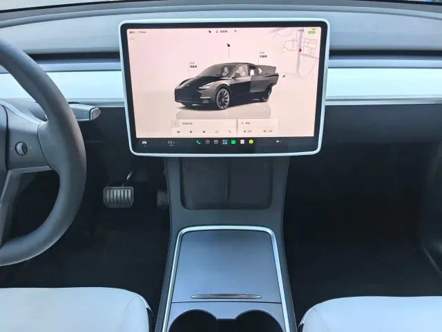 Tesla Model Y — Фото автомобиля 14