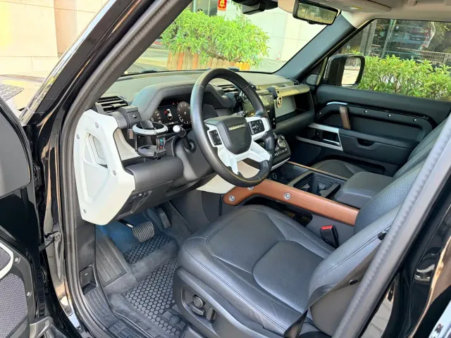 Land Rover Land Rover Defender 2024 110 3.0T P400 Dark Special Edition — Фото автомобиля 6
