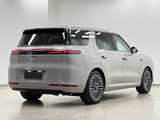 IM Motors LS8 — Фото автомобиля 6