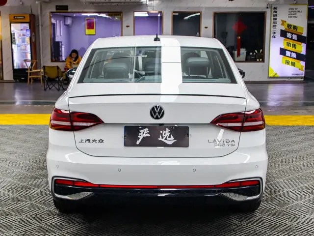 Volkswagen Lavida — Фото автомобиля 19