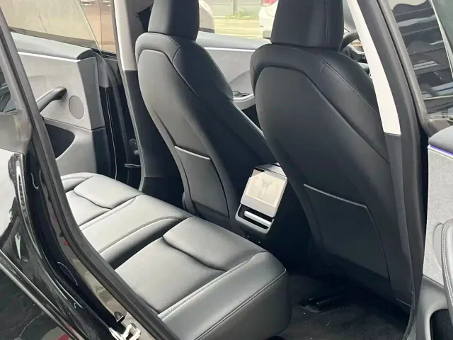 Tesla Model 3 — Фото автомобиля 12