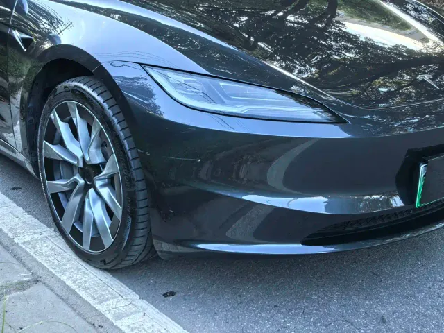Tesla Model 3 — Фото автомобиля 16