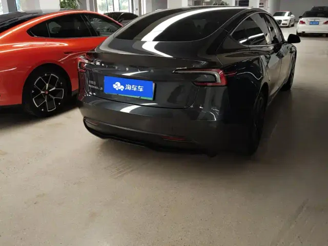 Tesla Model 3 — Фото автомобиля 3