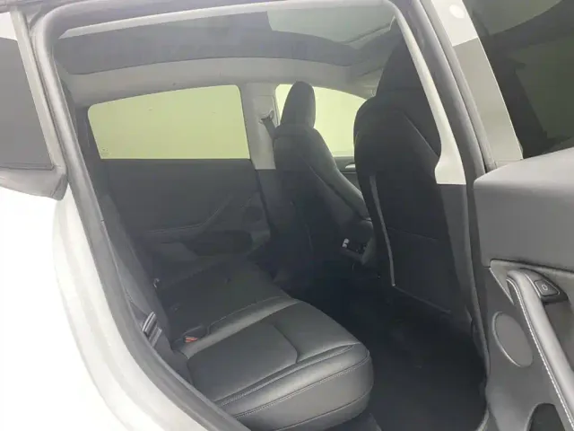 Tesla Model Y — Фото автомобиля 25