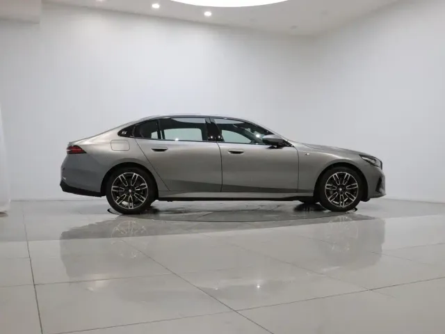 BMW 5 Series — Фото автомобиля 7