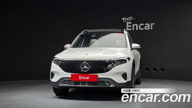 Mercedes-Benz EQB — Фото автомобиля 3