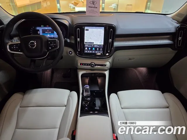 Вольво XC40 — Фото автомобиля 7