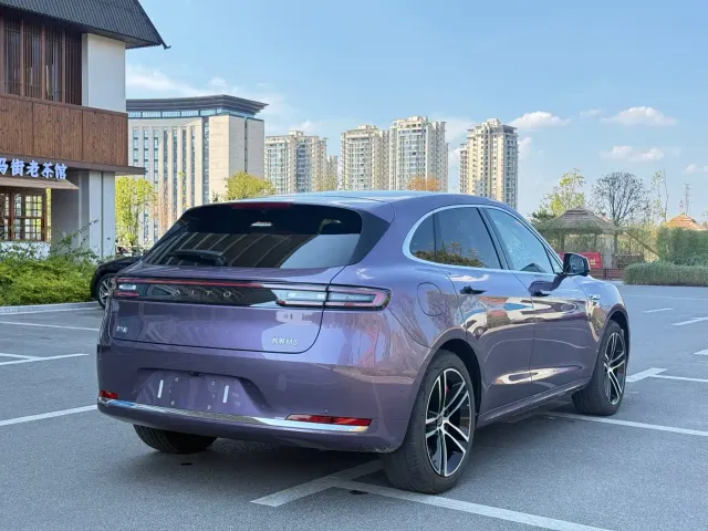 Aito M5 — Фото автомобиля 9