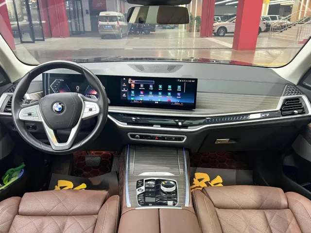 BMW X7 — Фото автомобиля 11