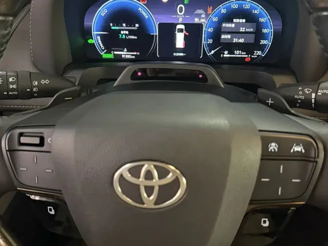 Toyota Alphard — Фото автомобиля 4