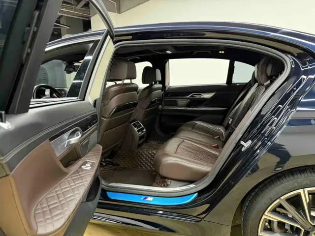 BMW 7 Series — Фото автомобиля 22