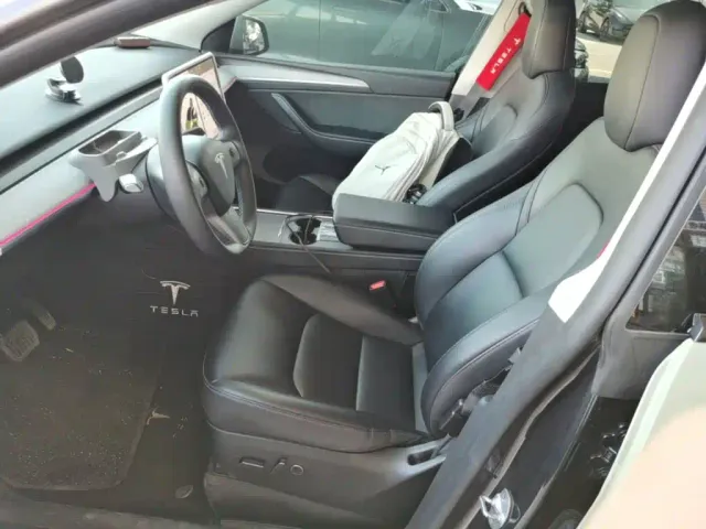 Tesla Model Y — Фото автомобиля 14