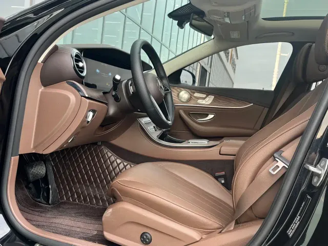 Mercedes-Benz E-Class — Фото автомобиля 4