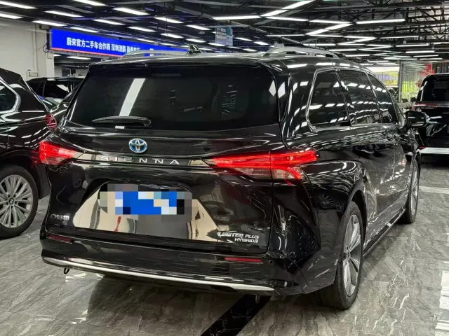 Toyota Sienna — Фото автомобиля 10