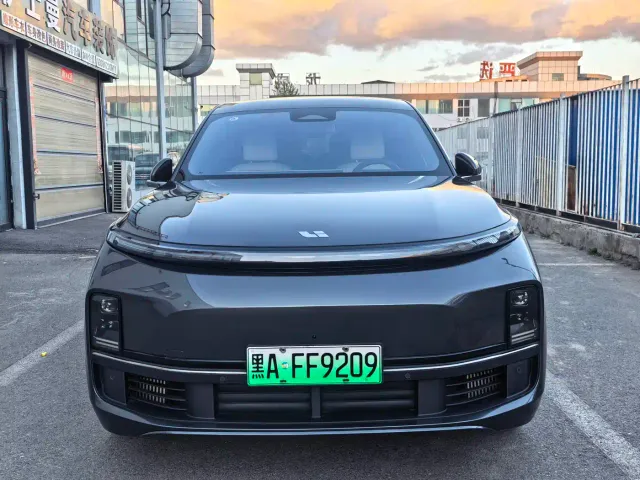 Li Auto L8 — Фото автомобиля 2