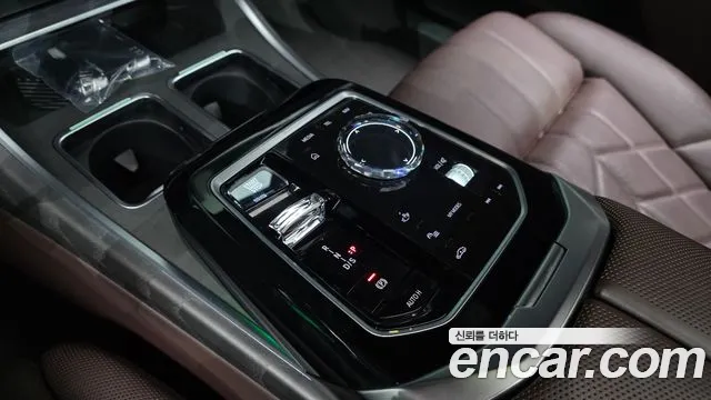 BMW 7 Series G70 — Фото автомобиля 12
