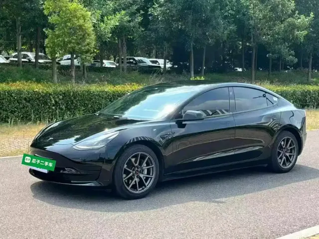 Фотография автомобиля — Tesla Model 3