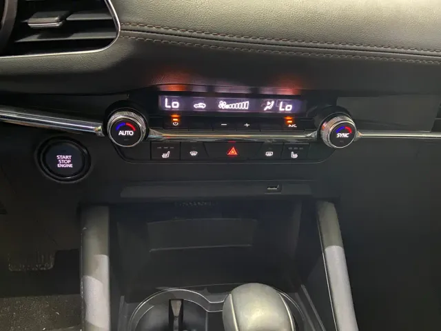 Mazda Axela — Фото автомобиля 23