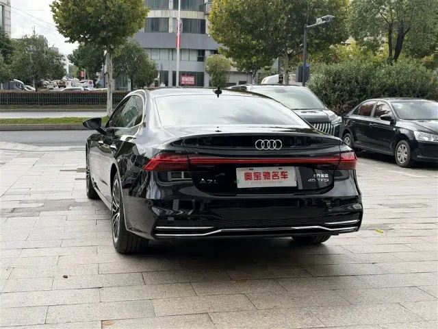 Audi A7L — Фото автомобиля 9